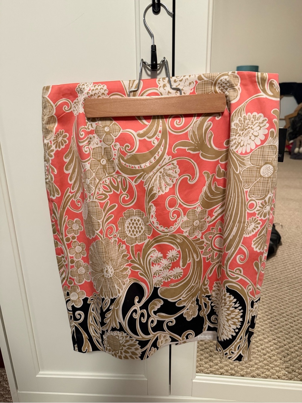 Tahari Coral, Gold and Black Floral Pencil Skirt Size 8